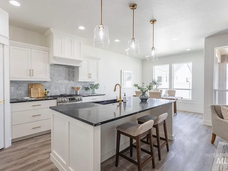 1668 Sandbar Rd — Photo 9