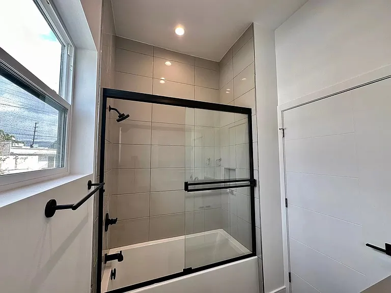 5648 Auckland Ave #1/2 — Photo 11