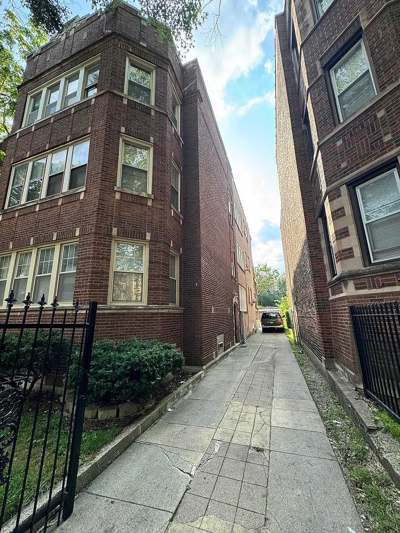 3 bed, 1.5 bath, 1500 sqft, $2,200 — Photo 2