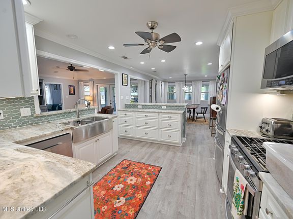 5th image of 269 Lakeshore Dr