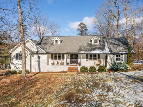 47 Mountain Cove Rd, Signal Mountain, TN 37377