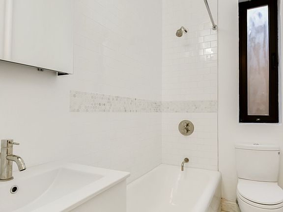3rd image of 220 W 24th St Unit 220-5Q