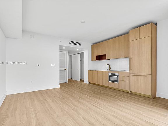 4th image of 90 NE 32nd #714