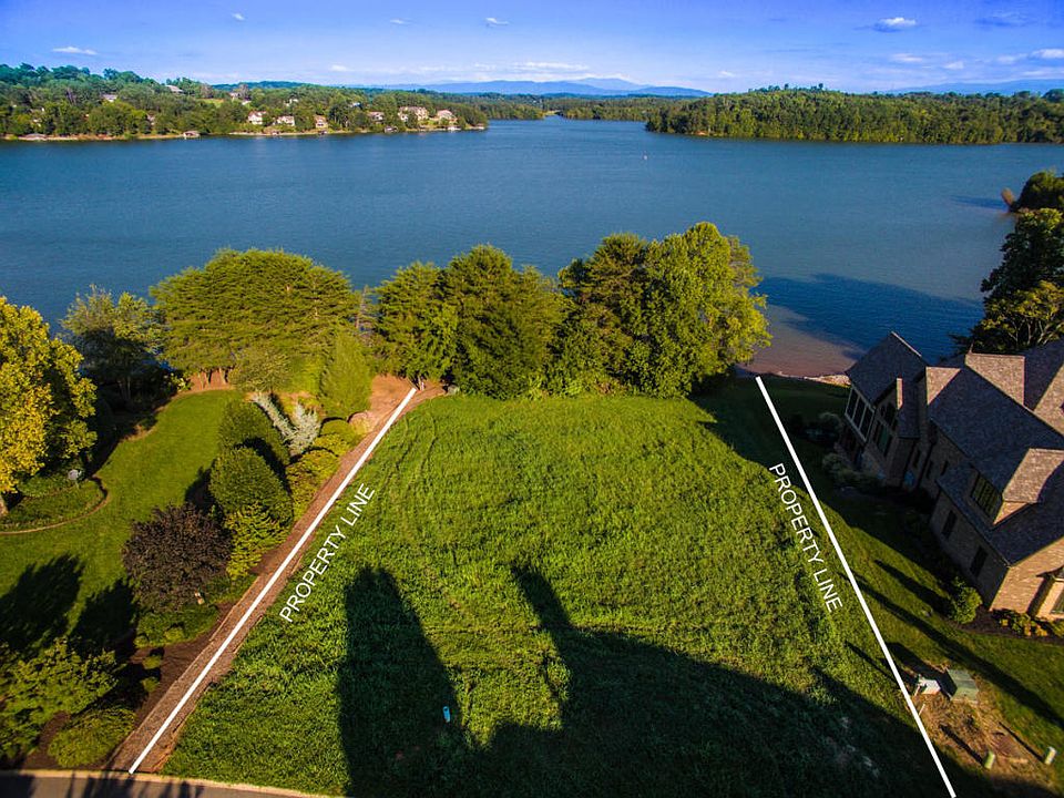 2nd image of 450 Cormorant Dr