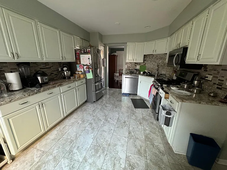 30 Whitman Dr — Photo 9