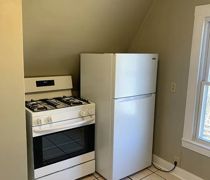 516 College St S #2 — Photo 3