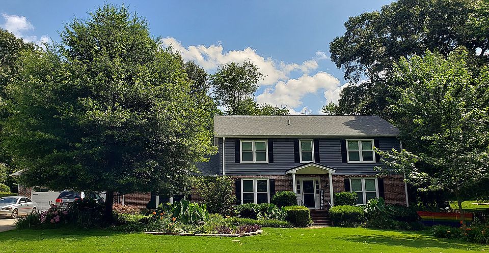 detached garage to left