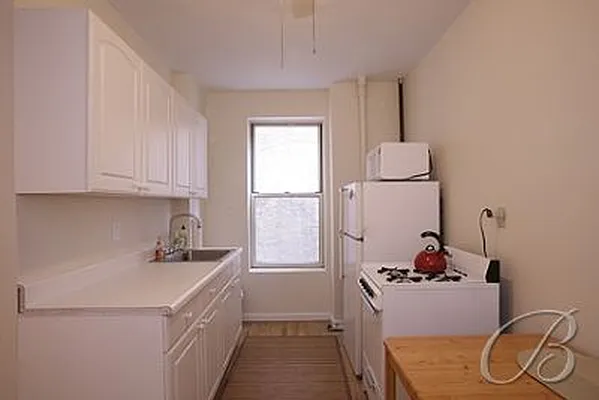 Rented by Bellmarc Realty | media 2