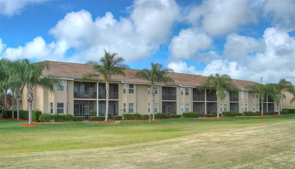 2 bed, 2.0 bath, 1104 sqft, $4,000 — Photo 3