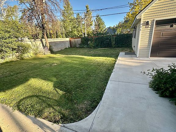 3rd image of 1660 E Laird Ave