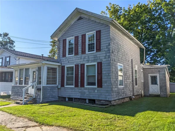 222 E Elisha St, Waterloo, NY 13165