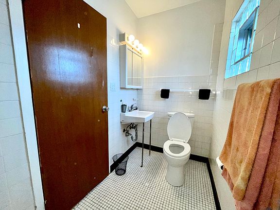 5th image of 1838 Ashland Ave Front 2R