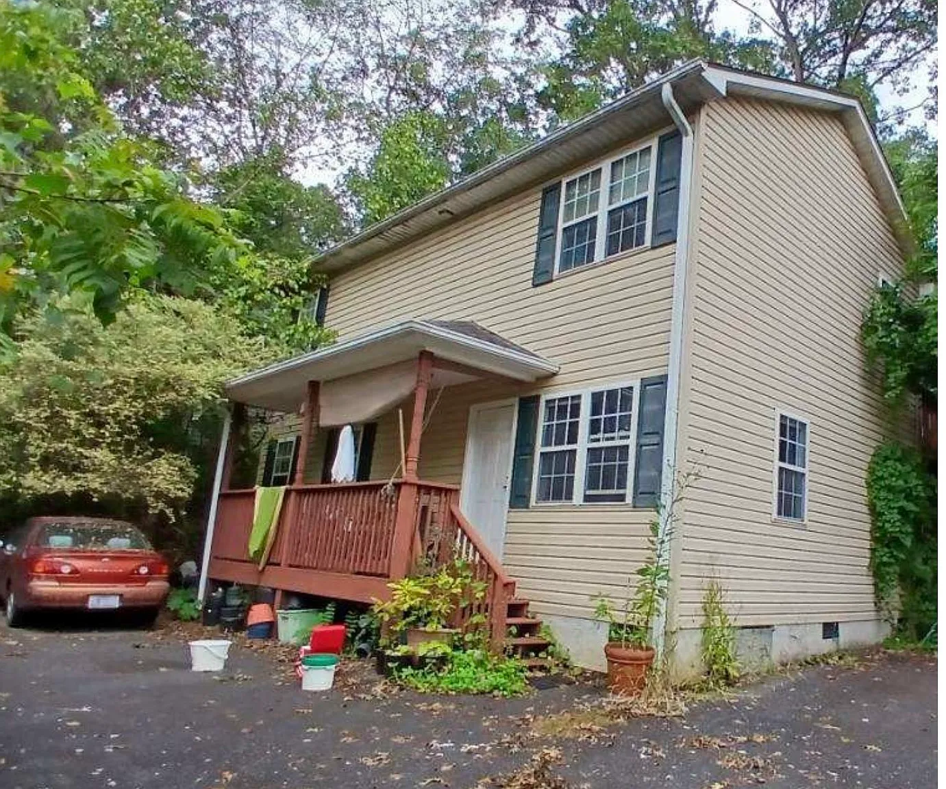 3 bed, 2.5 bath, 1470 sqft, $630 — Photo 1