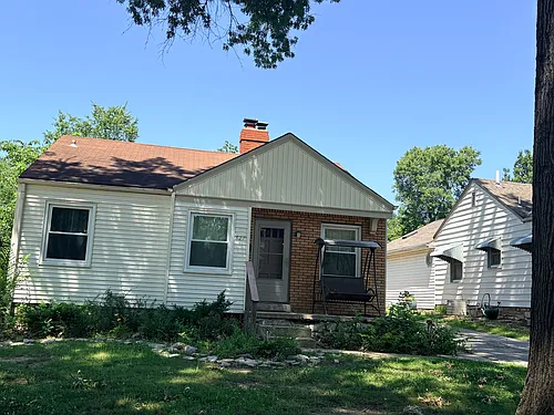 827 SW Hedgewood Ave Photo 1