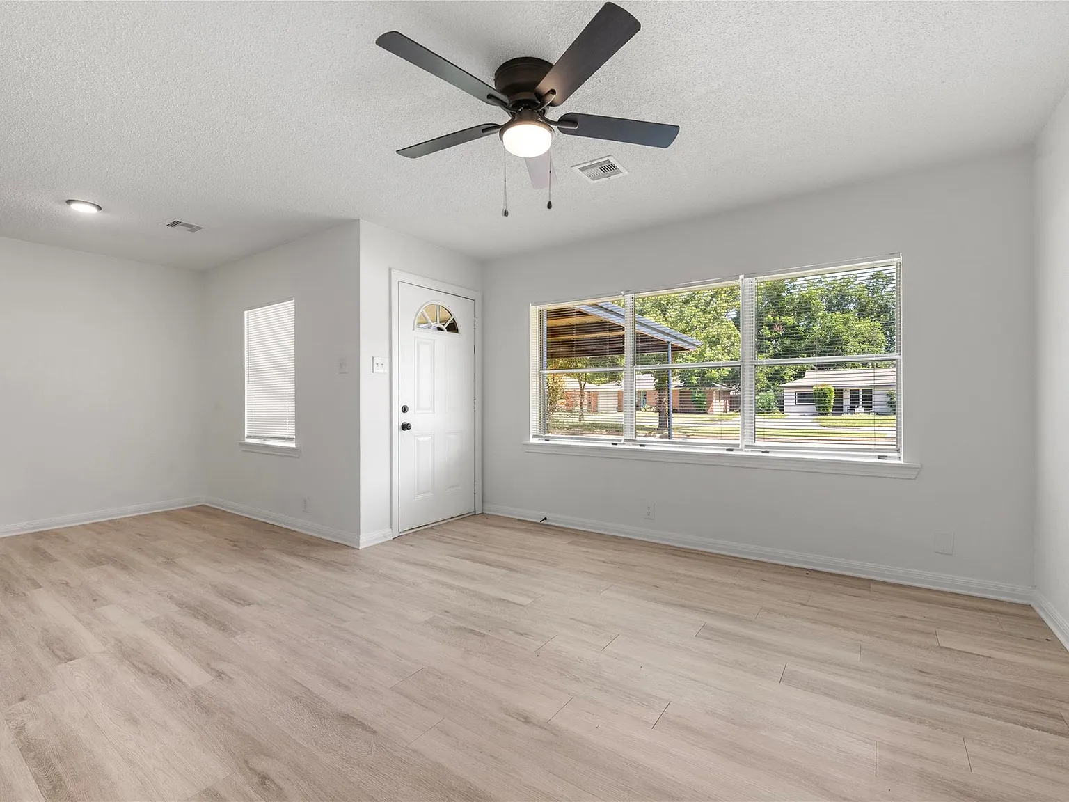 4 bed, 2.0 bath, 1531 sqft, $2,050 — Photo 4