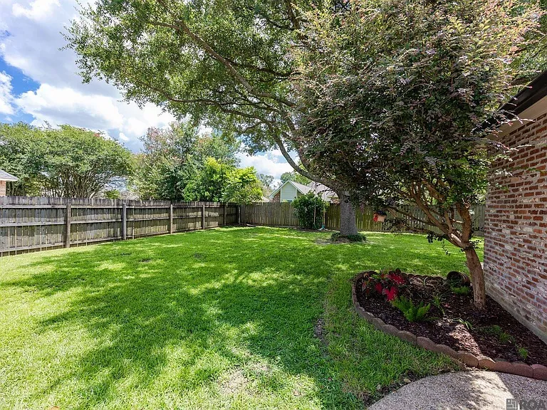 1738 Great Oak Dr — Photo 5