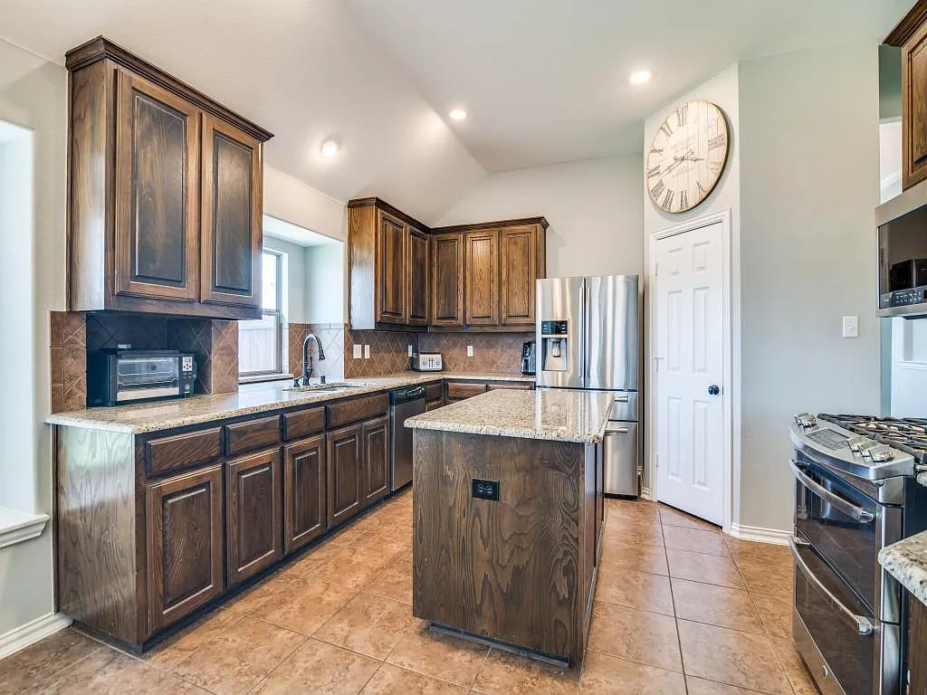 4 bed, 2228 sqft, $2,699 — Photo 2