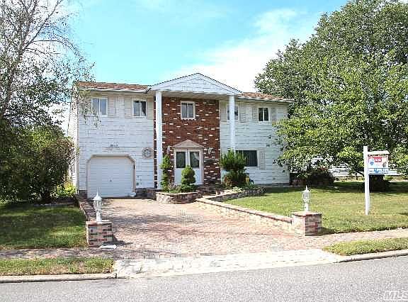 2nd image of 32 Sunshine Ln