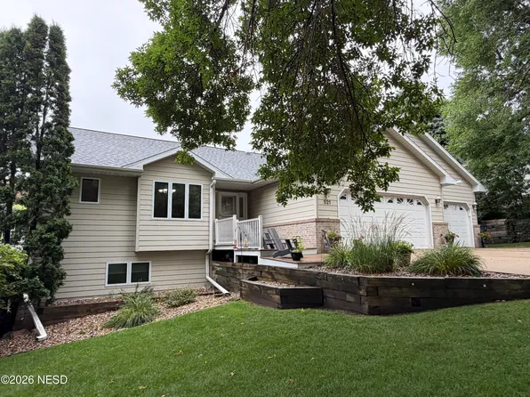 521 11th Ave NW, Watertown, SD 57201