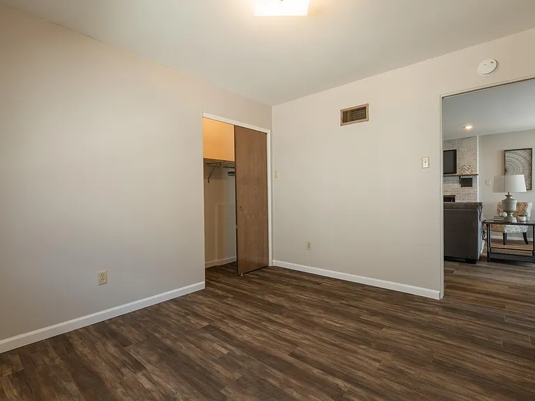 356 W Loretta Ave — Photo 24