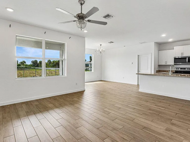 2770 NE Breezeway Cir — Photo 19