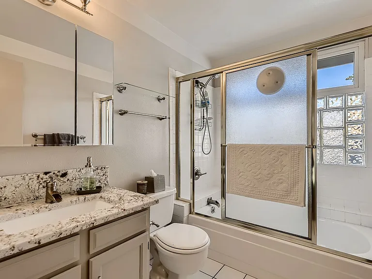 3833 Paseo Del Prado — Photo 17