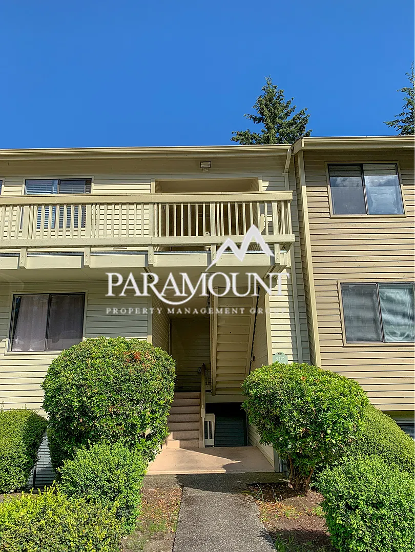 Top-Floor Corner Condo Near PSNS with Pool & Amenities — Photo 4