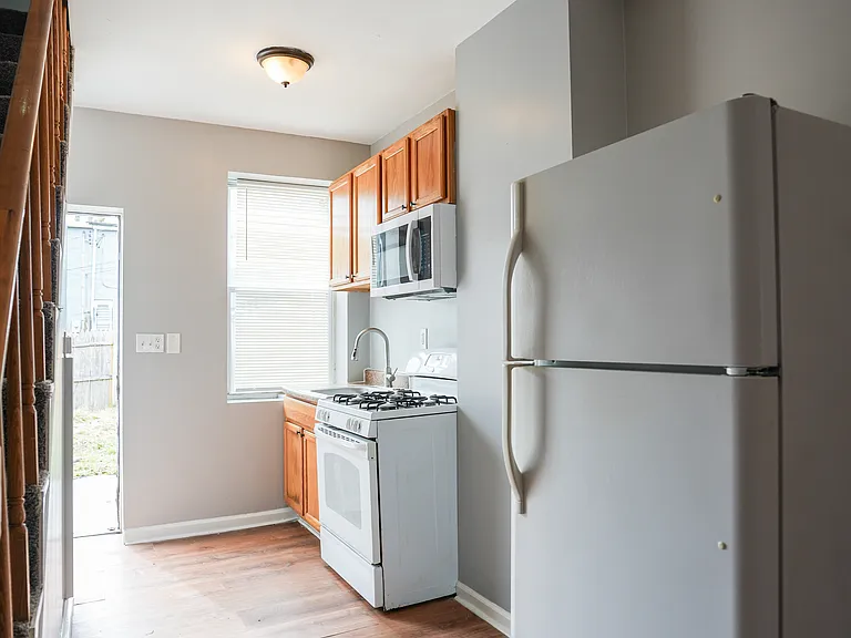2532 Francis St — Photo 6