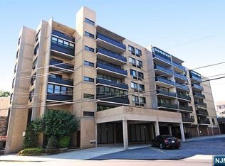 555 Gorge Rd APT 3B, Cliffside Park, NJ 07010