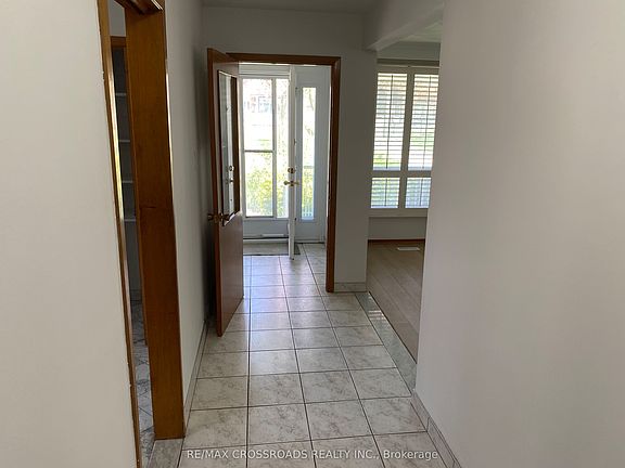 2nd image of 91 Bickerton Cres