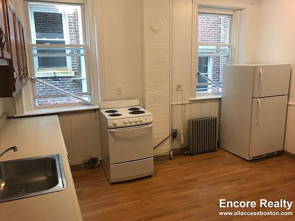 2nd image of 1595 Beacon St APT 7