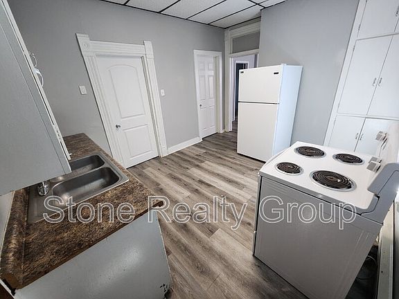 3rd image of 121 Gilbert Ave APT 1