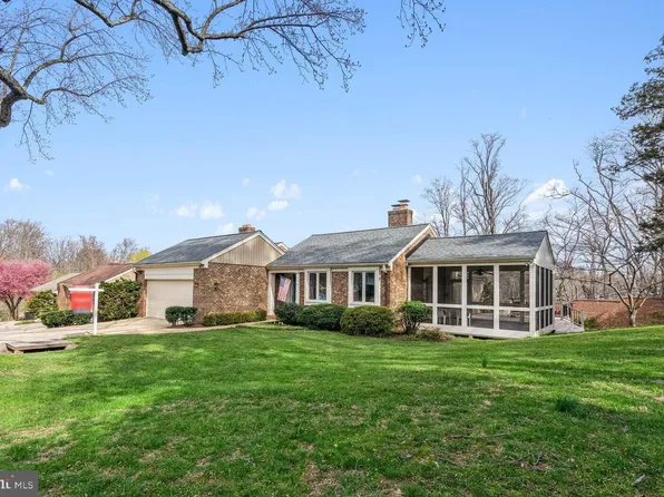 3889 Rust Hill Pl, Fairfax, VA 22030