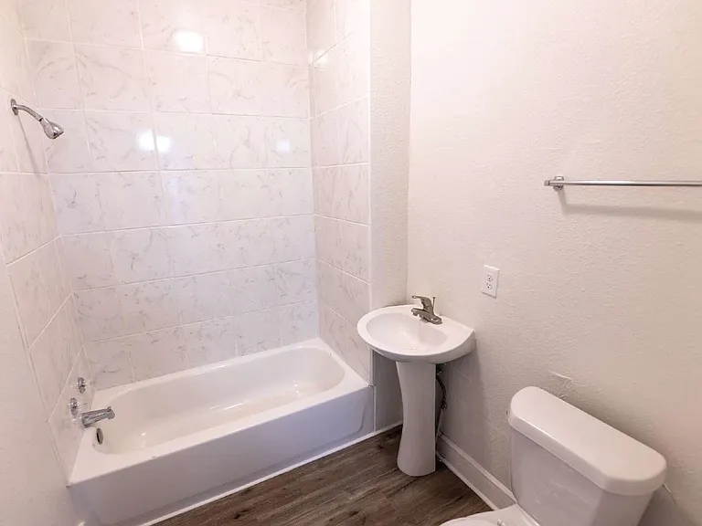 1525 Proctor Ave — Photo 10