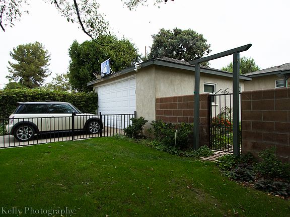 Detached garage.