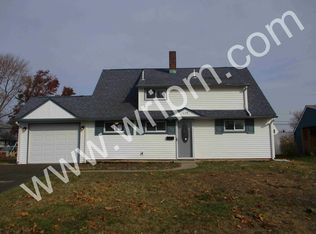 119 Indian Creek Dr, Levittown, PA