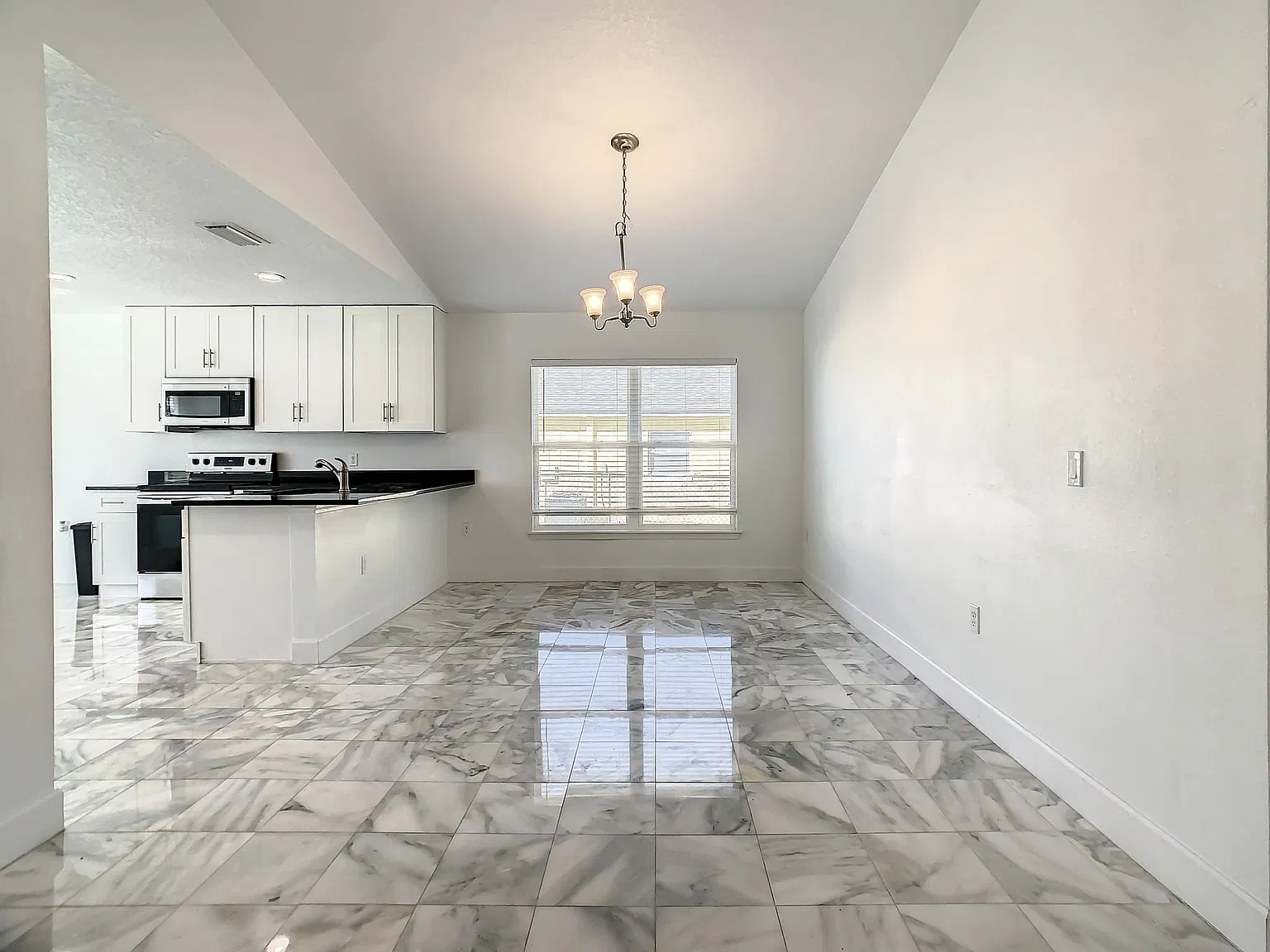 4 bed, 1777 sqft, $1,850 — Photo 4
