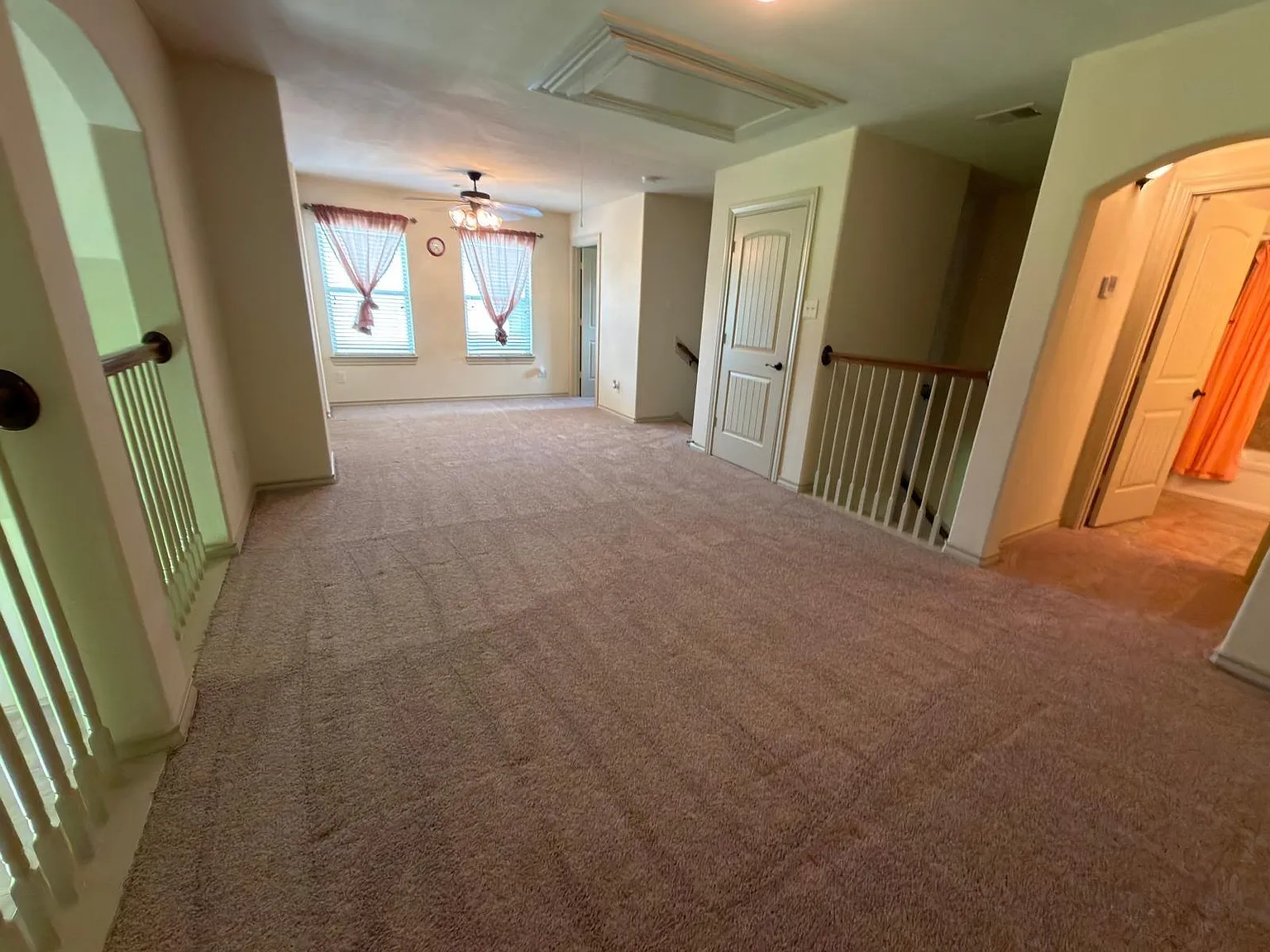 3 bed, 3.0 bath, 2414 sqft, $2,300 — Photo 3
