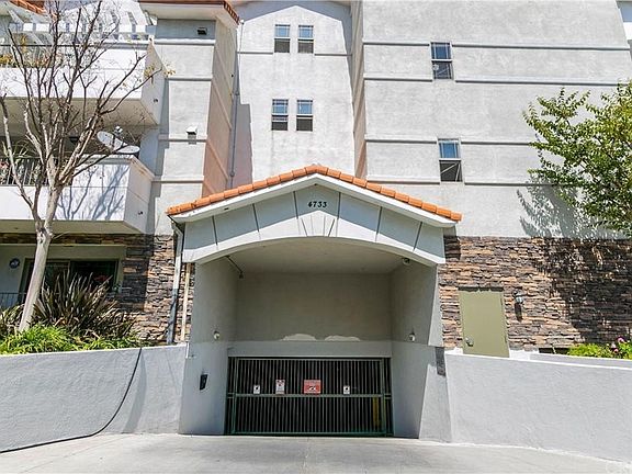3rd image of 4733 Elmwood Ave
