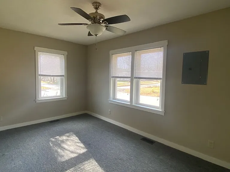 1701 E Belmont St — Photo 15