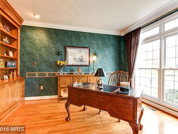 3rd image of 10325 Regency Station Dr