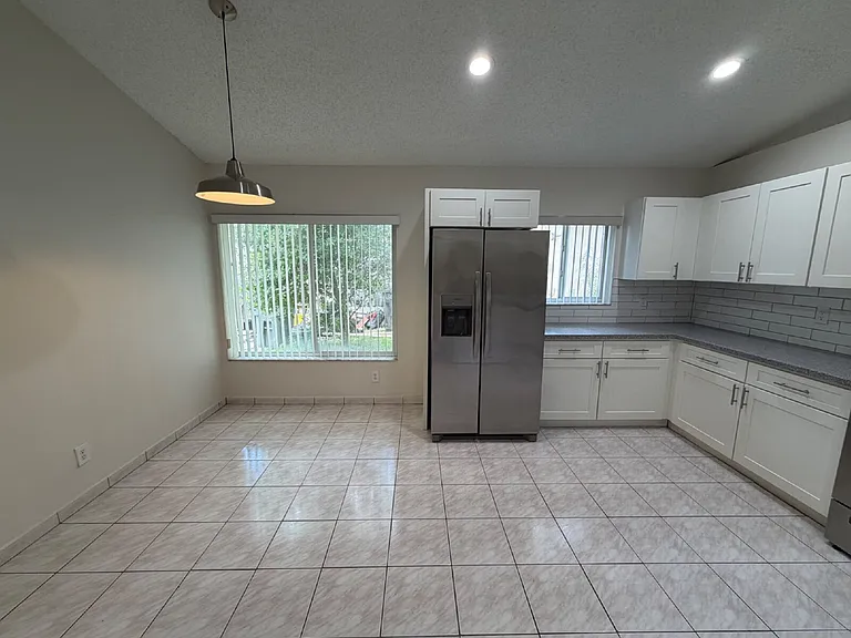 8657 Rosalie Ct — Photo 10