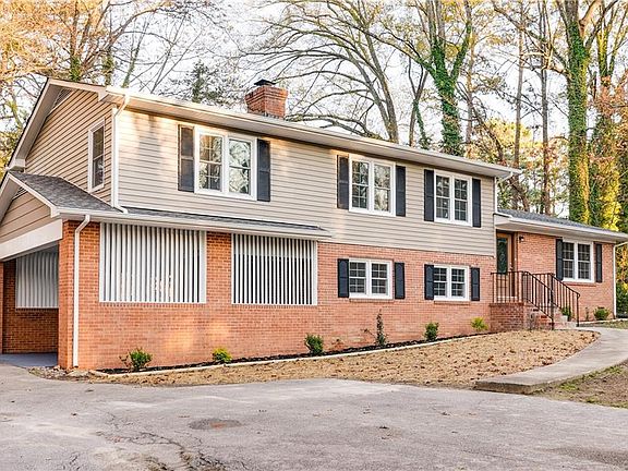 2nd image of 7815 Noble Ave