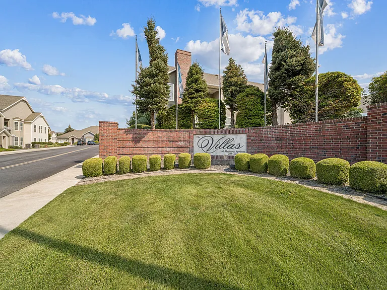 Villas at Meadow Springs — Photo 33
