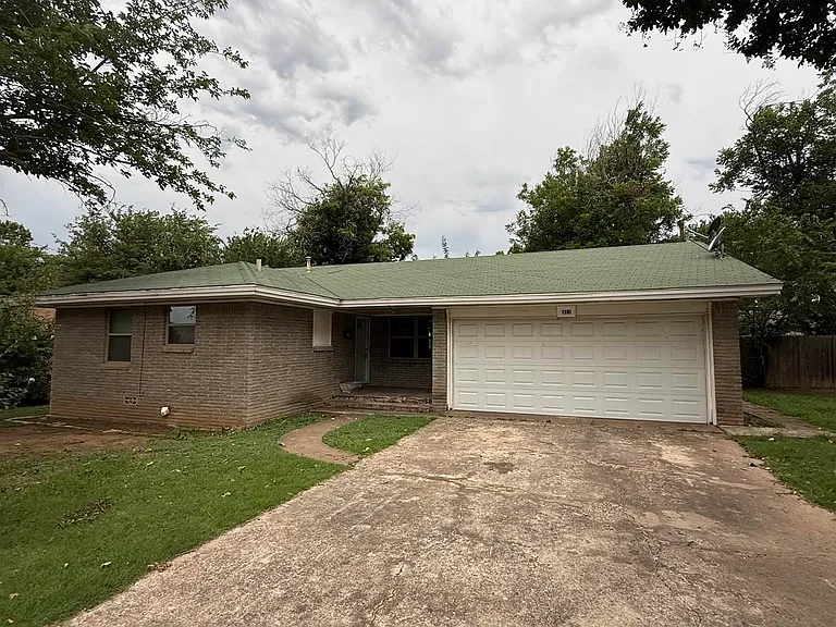 311 N Rosalee St — Photo 1