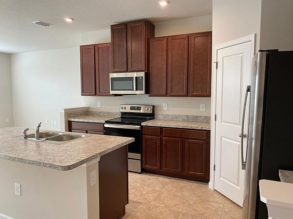 5th image of 2711 Pleasant Cypress Cir
