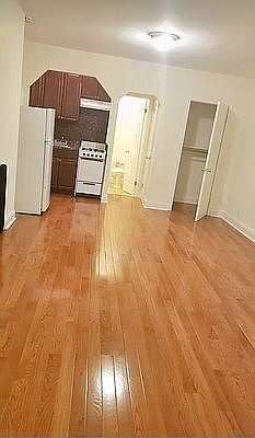 3rd image of 39 W 71st St #1N