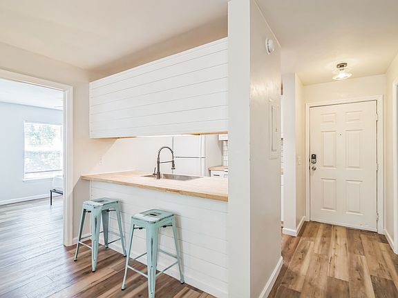 5th image of 3800 SW 20th Ave APT 112