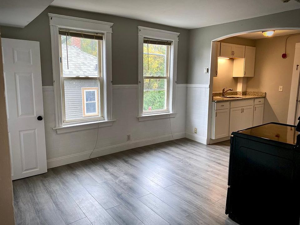 560 Coe St 2, Woonsocket, RI 02895 Zillow