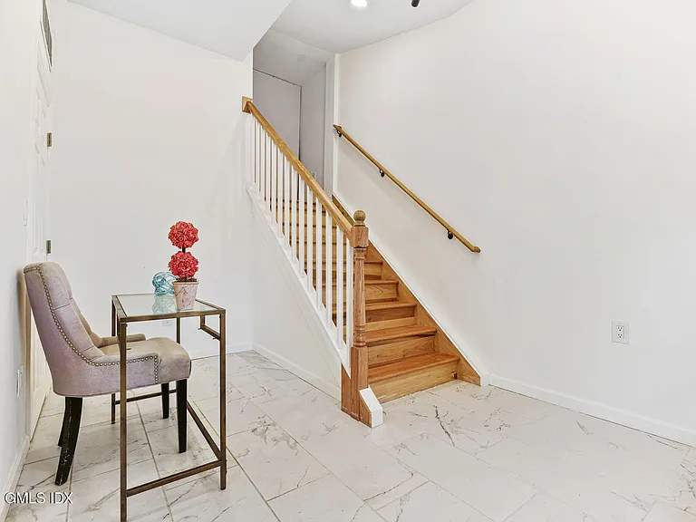 300RUC E Park Ave #B — Photo 22